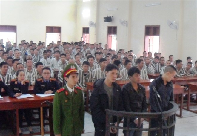 Nhét ma túy vào hậu môn để tuồn vào trại giam