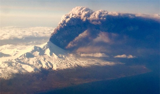 Núi lửa Alaska “thức giấc”, Mỹ phải hủy bỏ hàng loạt chuyến bay 