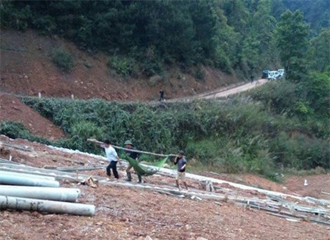 Ôtô lao xuống vực sâu, ít nhất 5 người thương vong