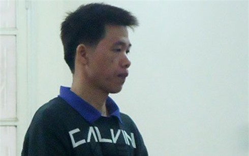 Thanh niên cướp điện thoại vì cần tiền mời bạn đi ăn