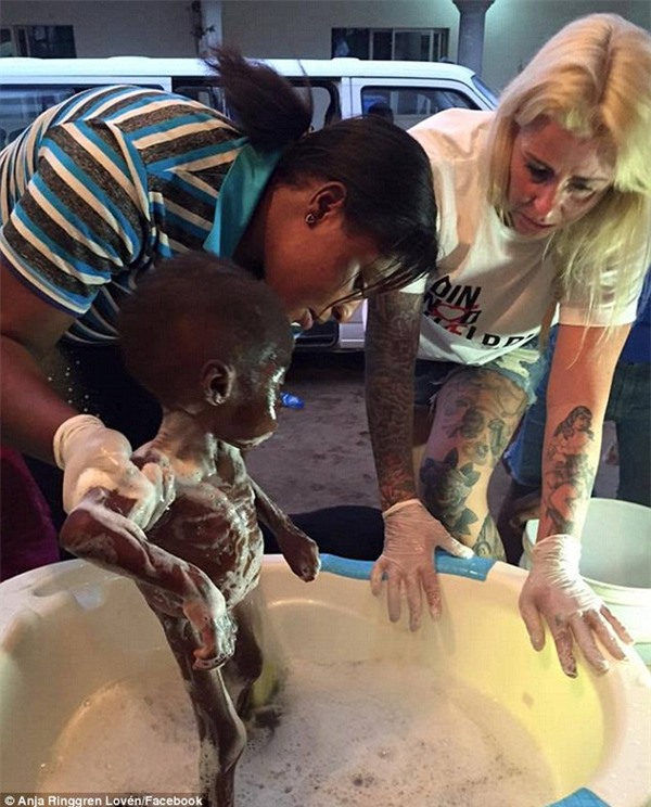 Cậu bé Nigeria từng bị bỏ đói suýt chết giờ ra sao?