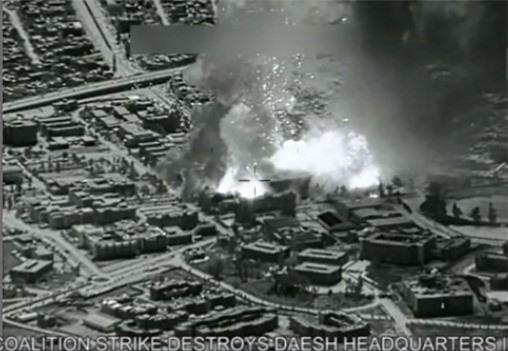 Mỹ ném bom tàn phá trung tâm nghiên cứu vũ khí hóa học của IS