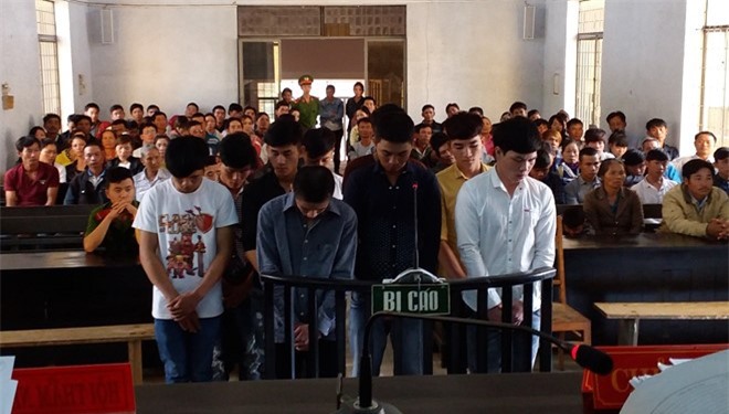 Nhóm trai làng cùng nhau ngồi tù sau cuộc hỗn chiến ở tiệc cước