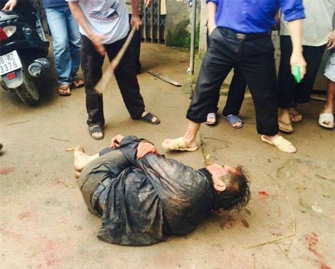 Cẩu tặc bị đánh "bầm dập" vì nã súng vào người truy đuổi