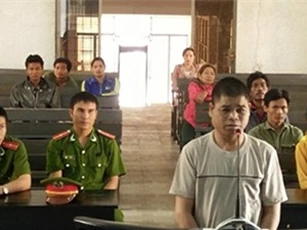 Gã chồng đồi bại nhiều lần hiếp dâm con riêng của vợ lãnh án