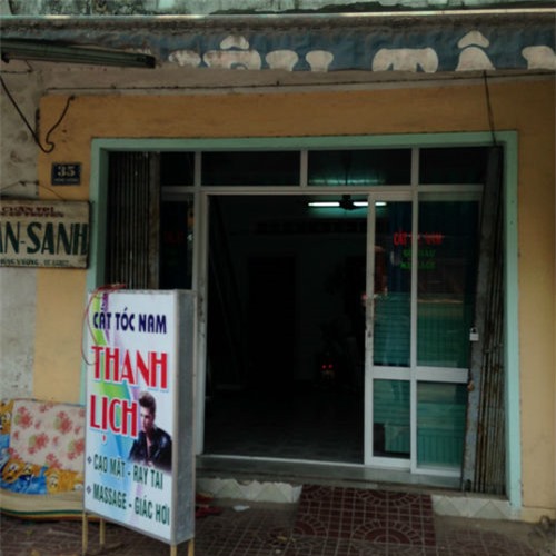 Nữ chủ tiệm cắt tóc bị khách khống chế, đâm trọng thương để cướp vàng