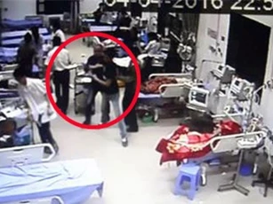 Nhóm côn đồ lao vào bệnh viện chém người đang cấp cứu