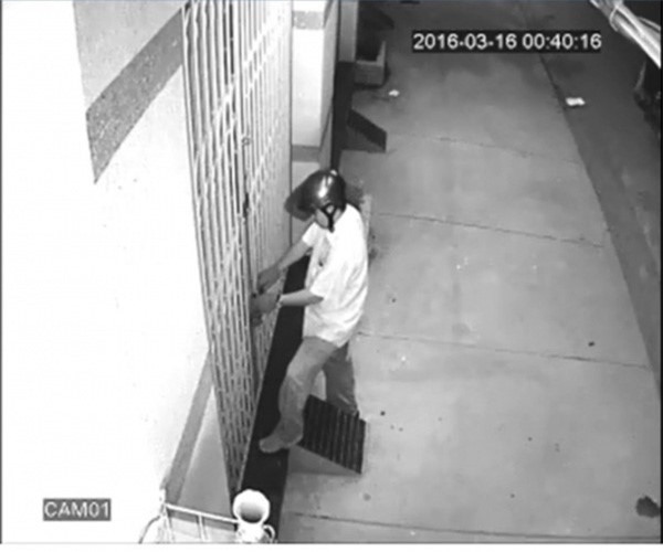 Truy lùng kẻ khóa cửa, đổ xăng định thiêu sống cả gia đình