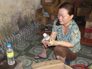 Bắt quả tang cơ sở sản xuất dùng axit, nước lã làm giấm gạo