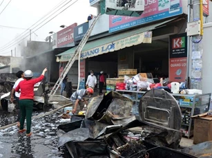 Cháy siêu thị điện máy lớn nhất Quảng Ngãi, thiệt hại hàng chục tỉ đồng
