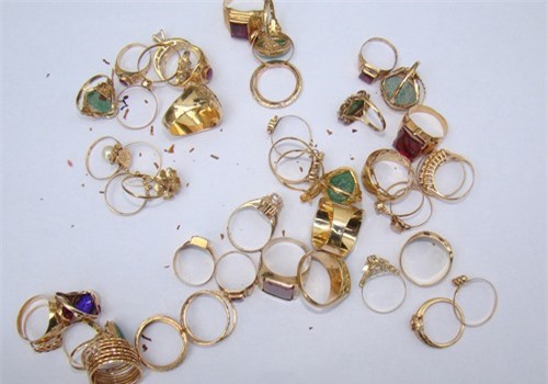 Đại gia Sài Gòn trình báo bị dàn cảnh lừa mất 60 lượng vàng