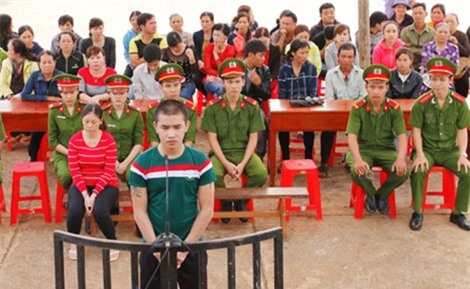 Giả vờ mua nước rồi ra tay hạ sát chủ quán để cướp