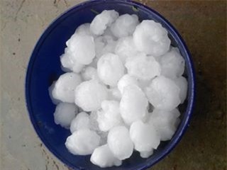 Nghệ An xuất hiện mưa đá to như quả trứng gà