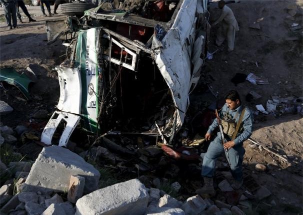 Afghanistan: Xe bus quân sự bị đánh bom, 50 người thương vong