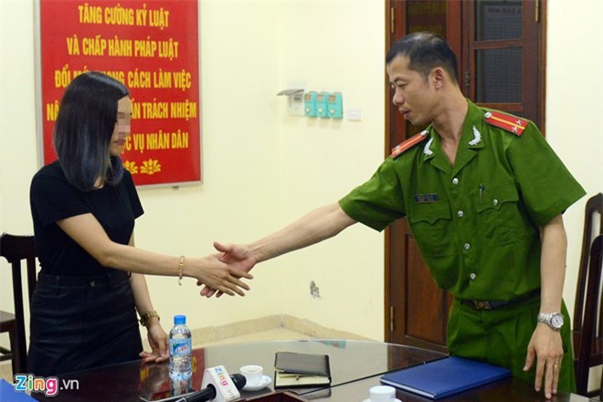 Công an bị tố nhổ nước bọt đã lên tiếng xin lỗi công khai