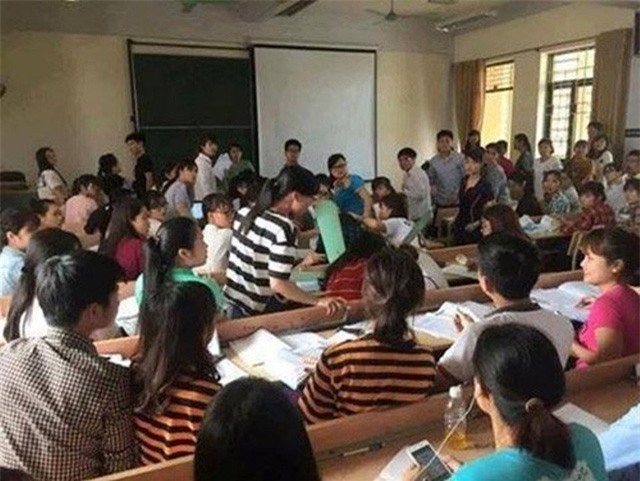 Hà Nội: Quạt trần rơi vào đầu sinh viên giữa giảng đường