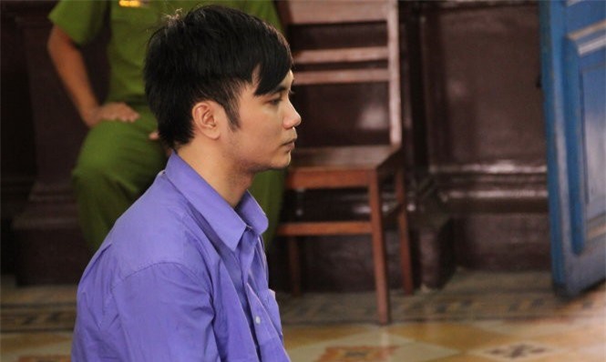 Lẻn vào phòng siết cổ người yêu bất tỉnh rồi cướp tài sản