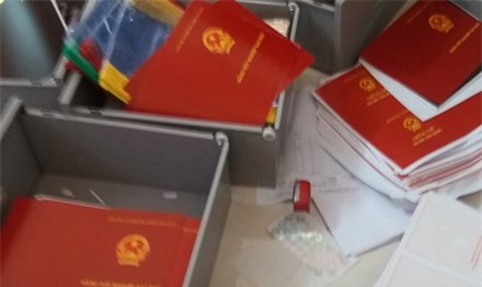 Đánh sập đường dây làm bằng đại học giả quy mô lớn