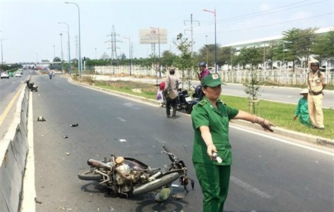 Tai nạn giao thông nghiêm trọng trên xa lộ Hà Nội, nạn nhân nguy kịch