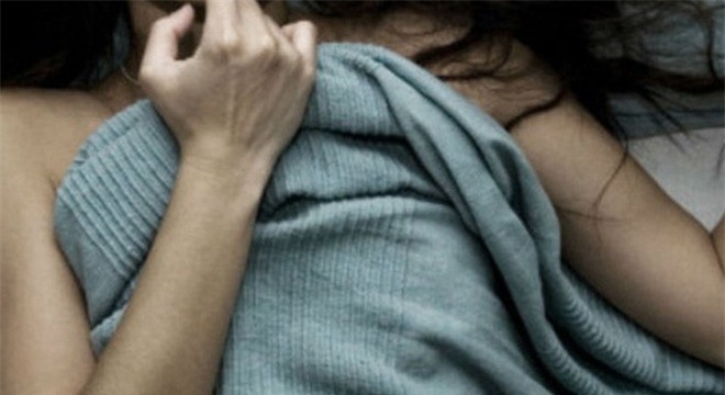 Trộm cắp tài sản bất thành, quay sang hiếp dâm chủ nhà