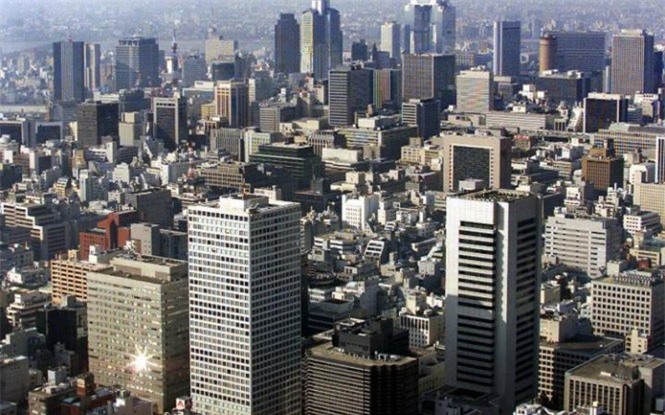 Xem hoạt hình, bé gái nhảy từ tầng 43 xuống đất tử vong