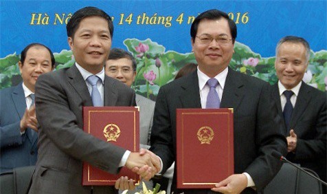 Bàn giao nhiệm vụ Bộ trưởng Công Thương cho ông Trần Tuấn Anh