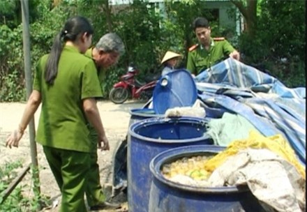 "Chặn đứng" hai tấn măng bốc mùi hôi thối chuẩn bị mang ra tiêu thụ