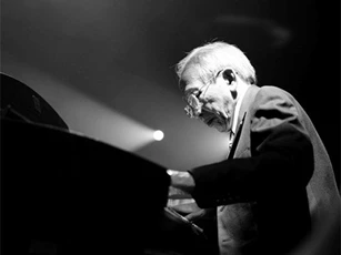 Nhạc sĩ Nguyễn Ánh 9 mơ được chết bên cây đàn piano