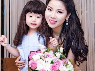 Nữ doanh nhân trẻ kiếm tiền tỷ từ việc làm đẹp cho người khác