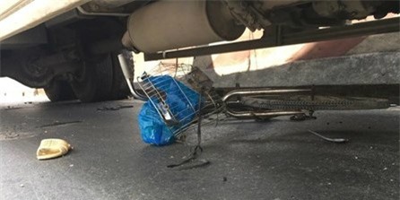 Cụ ông qua đường bị xe tải tông nguy kịch 