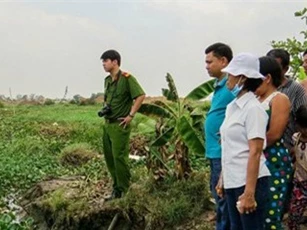 Kinh hoàng phát hiện xác chết trôi sông khi đang câu cá