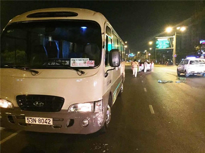 Chạy ngược chiều, tài xế xe khách bị đánh nhập viện