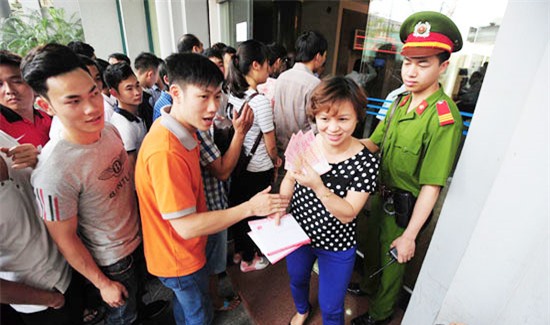 Kéo dài thời gian bán tiền lưu niệm 100 đồng