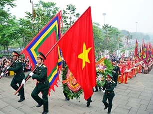 Tổng Bí thư Nguyễn Phú Trọng dâng hương tưởng niệm các Vua Hùng