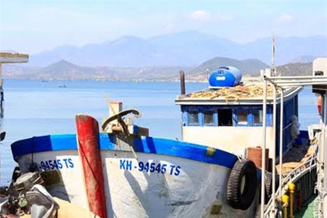 Bắt tàu chở 15.000 lít dầu DO không rõ nguồn gốc