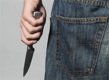 Bênh vợ, chồng hùng hổ xách dao đâm chết hàng xóm