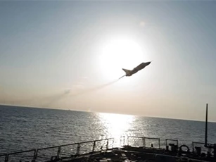 Mỹ tố máy bay do thám bị tiêm kích Su-27 của Nga "chặn đầu"