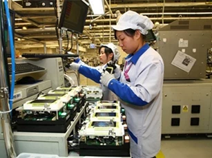 Việt Nam 'chuộng' điện thoại và linh kiện từ Trung Quốc
