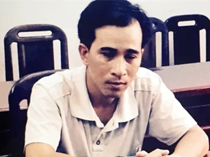 Giả cảnh sát để lừa tình, giết người yêu rồi buộc thi thể lên cây