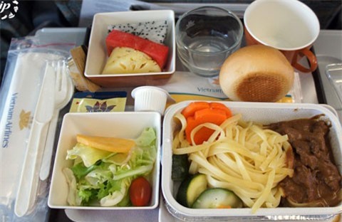 Mỗi tháng thu lãi 5 tỷ đồng nhờ bán cơm cho các hãng máy bay