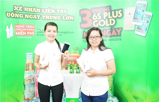 Sốc: Đôi bạn thân cùng trúng iPhone từ Tân Hiệp Phát