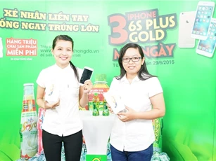 Sốc: Đôi bạn thân cùng trúng iPhone từ Tân Hiệp Phát