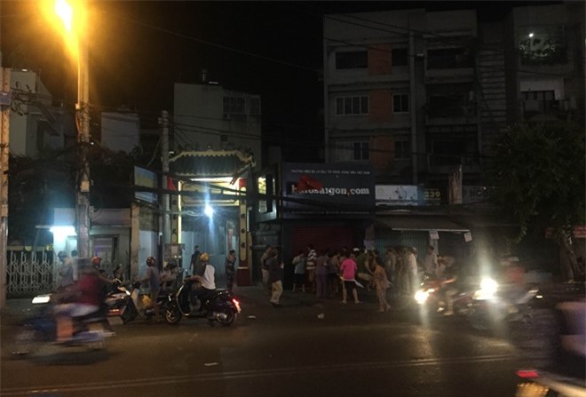 Vờ mua hàng, cô gái cứa cổ nữ nhân viên để cướp tiền