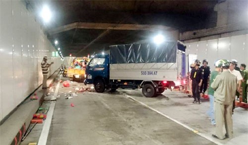 Công nhân bàng hoàng kể lại giây phút xe tải lao vào hầm Thủ Thiêm