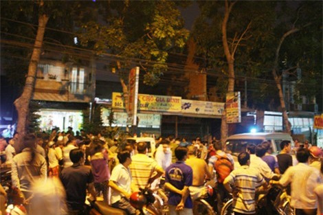 Bàng hoàng thanh niên bị đâm chết trên vũng máu tại khách sạn