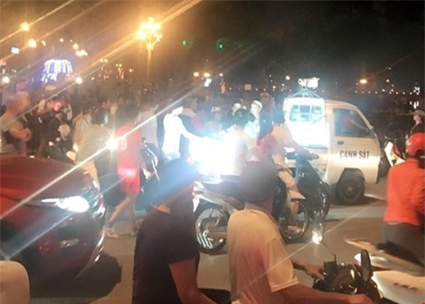 Hà Nội: "Xe điên" tông 2 người bị thương, bỏ chạy