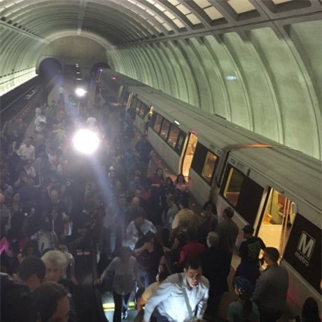 Nổ lớn tại ga tàu điện ngầm giữa thủ đô Washington 
