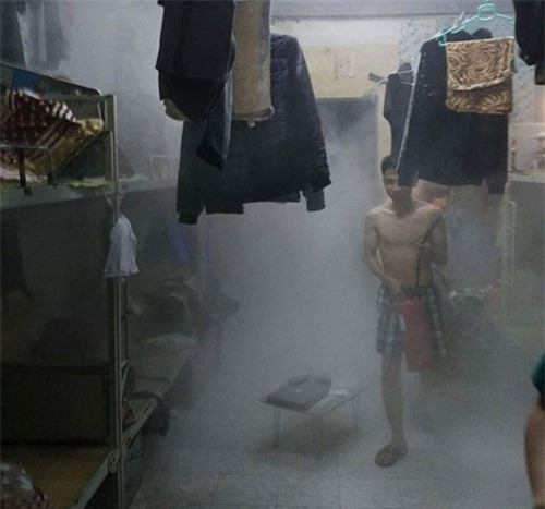 Hà Nội: Sét đánh trúng ký túc xá Học viện Ngân hàng