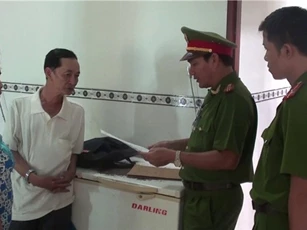 Kinh hoàng chả lụa làm bằng thịt thối và chất gây ung thư