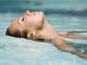 Những lợi ích của bơi lội trong mùa hè